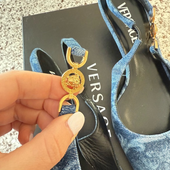 VERSACE Barocco denim slingback pumps - Picture 6 of 8